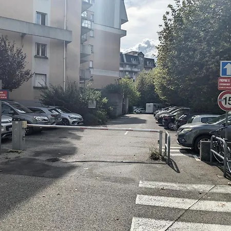Agreable T2 Dernier Etage Avec Balcon & Parking - Europole דירה *
